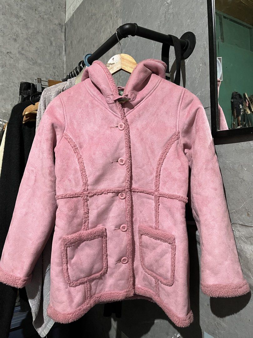Vintage LL Bean Pink Winter Coat (Category: Coats, Jackets and Outerwear) located in Manila. Submitted by johncarylph (Listing ID 1470781278, Image 1). Description: Good as new Fits XS-S Womens.