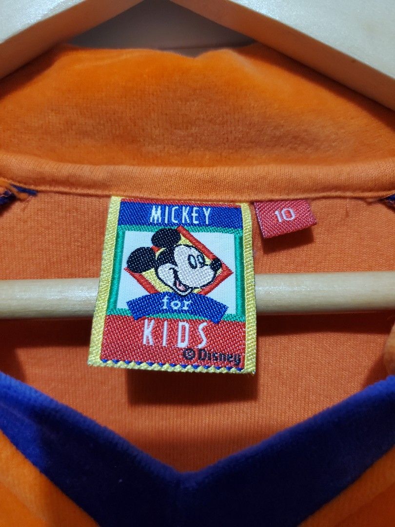 Vintage mickey mouse velvet (Category: Babies & Kids Fashion) located in Pozorrubio. Submitted by tommyfinds (Listing ID 1470893455, Image 3). Description: 1990's embroidered good as new vintage.