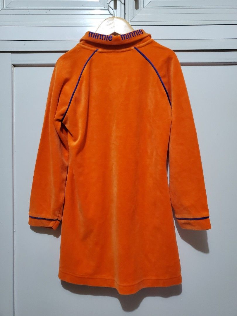 Vintage mickey mouse velvet (Category: Babies & Kids Fashion) located in Pozorrubio. Submitted by tommyfinds (Listing ID 1470893455, Image 2). Description: 1990's embroidered good as new vintage.