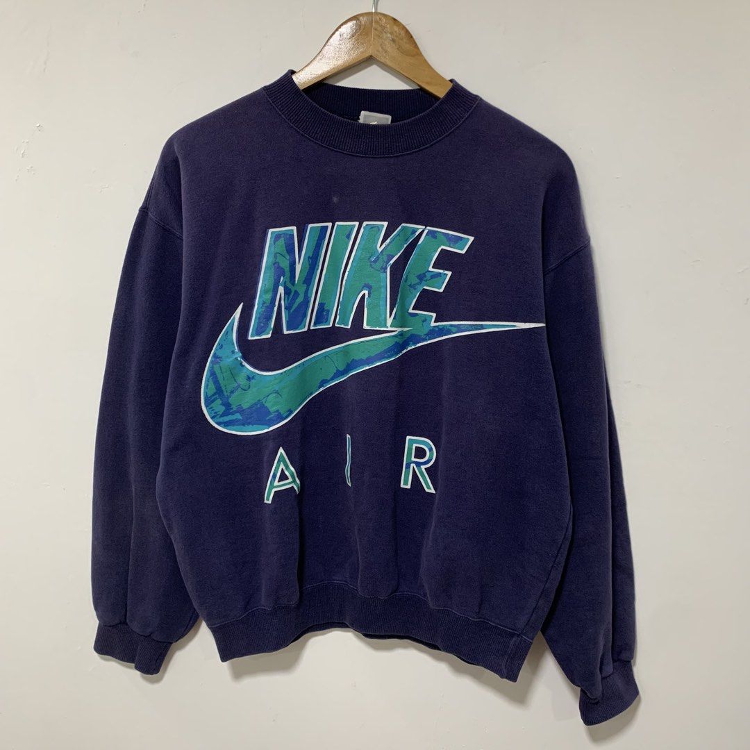 Vintage nike (Category: Hoodies) located in Cavite. Submitted by yobubsss (Listing ID 1470916686, Image 1). Description: Size Large 24w 24L Good condition No issue.