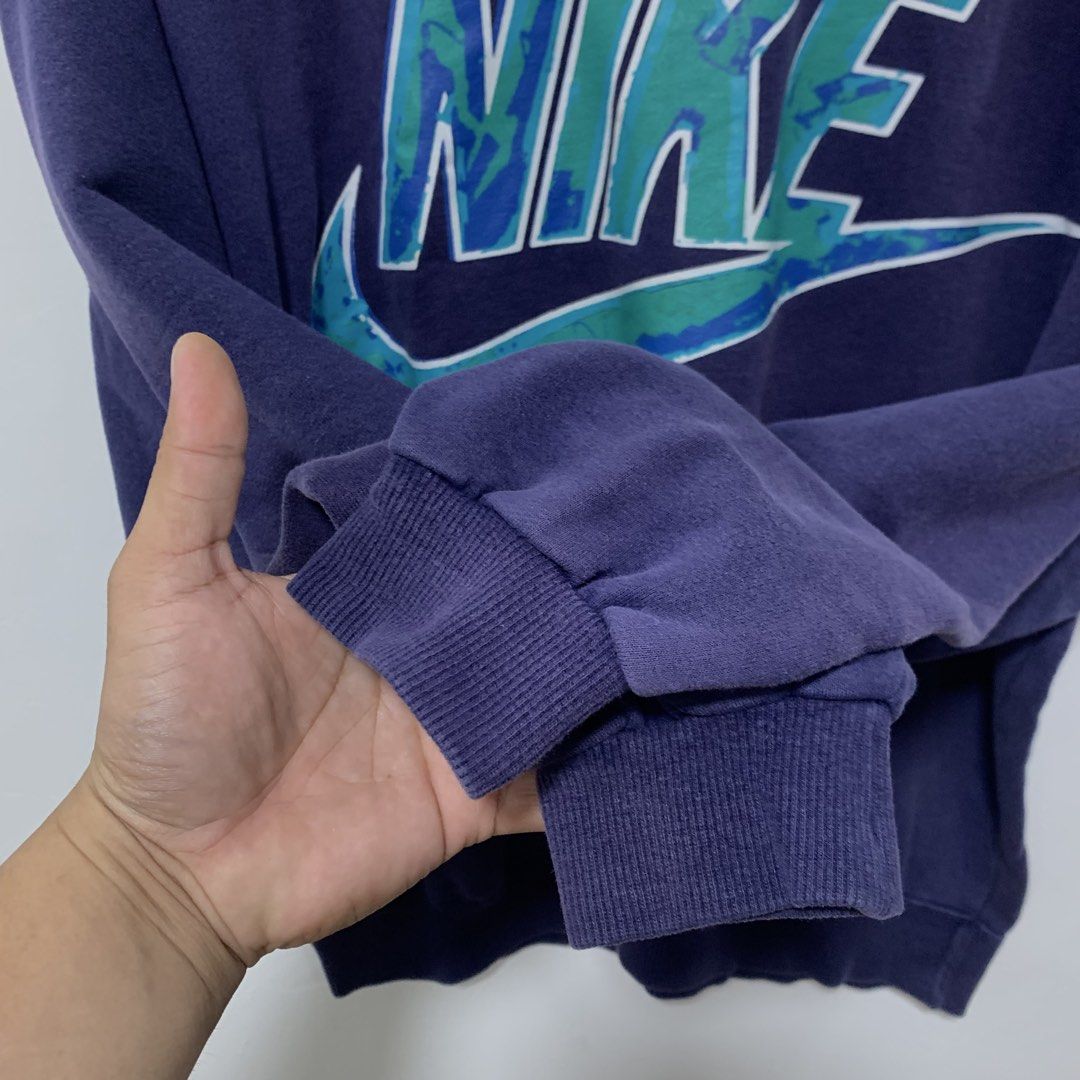 Vintage nike (Category: Hoodies) located in Cavite. Submitted by yobubsss (Listing ID 1470916686, Image 3). Description: Size Large 24w 24L Good condition No issue.