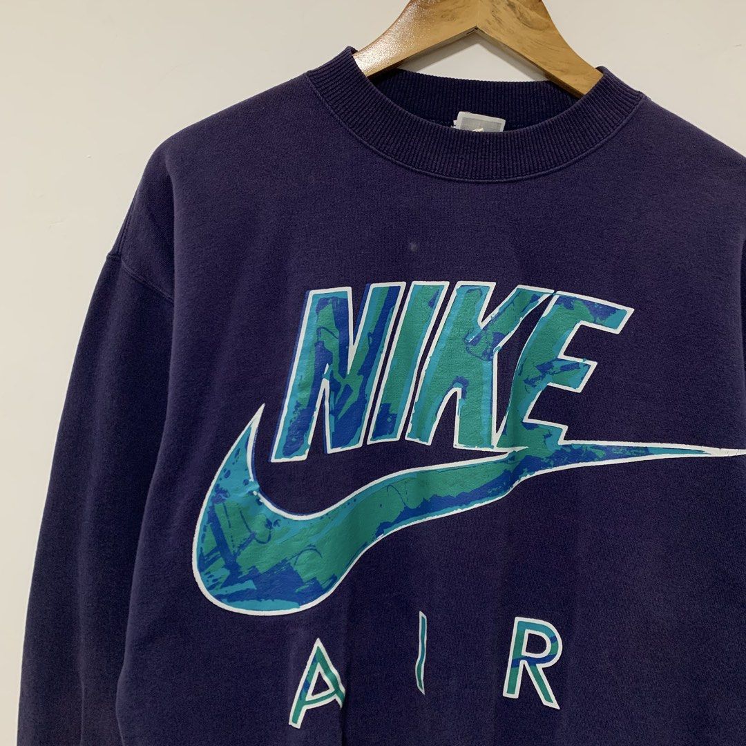 Vintage nike (Category: Hoodies) located in Cavite. Submitted by yobubsss (Listing ID 1470916686, Image 2). Description: Size Large 24w 24L Good condition No issue.