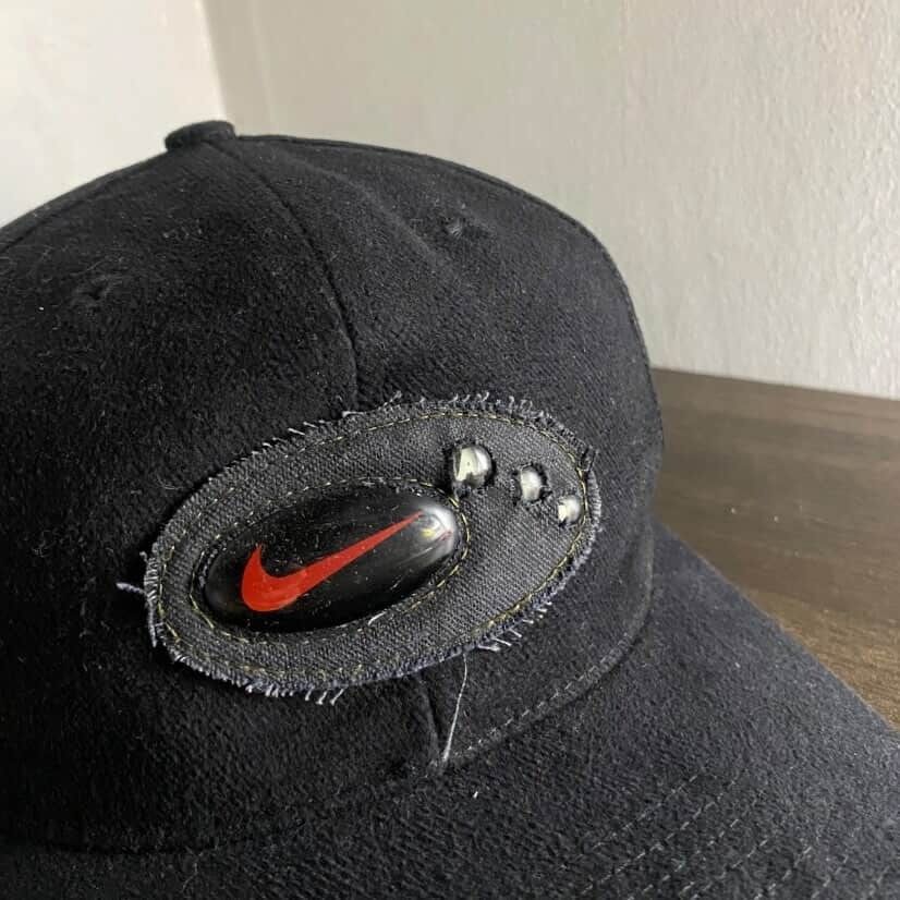 Vintage Nike Air Oval Logo Cap (Category: Caps & Hats) located in Antipolo. Submitted by soon2byourz_ (Listing ID 1470788448, Image 3). Description: Adult Fitting Velcro (with swoosh engraved) Free Size Flaws: minor signs of wear Color Rate: 9.5/10 (black) Condition: LIGHTLY USED COLOR MAY VARY DUE TO LIGHTING!.