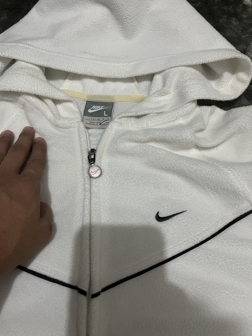 vintage nike sherpa track jacket (Category: Coats, Jackets and Outerwear) located in Pasay City. Submitted by metro_thrift (Listing ID 1470751633, Image 2). Description: no issue 20x25 small to med.