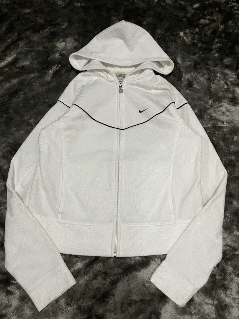 vintage nike sherpa track jacket (Category: Coats, Jackets and Outerwear) located in Pasay City. Submitted by metro_thrift (Listing ID 1470751633, Image 1). Description: no issue 20x25 small to med.