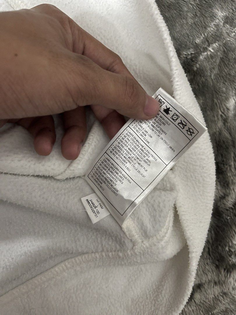vintage nike sherpa track jacket (Category: Coats, Jackets and Outerwear) located in Pasay City. Submitted by metro_thrift (Listing ID 1470751633, Image 3). Description: no issue 20x25 small to med.