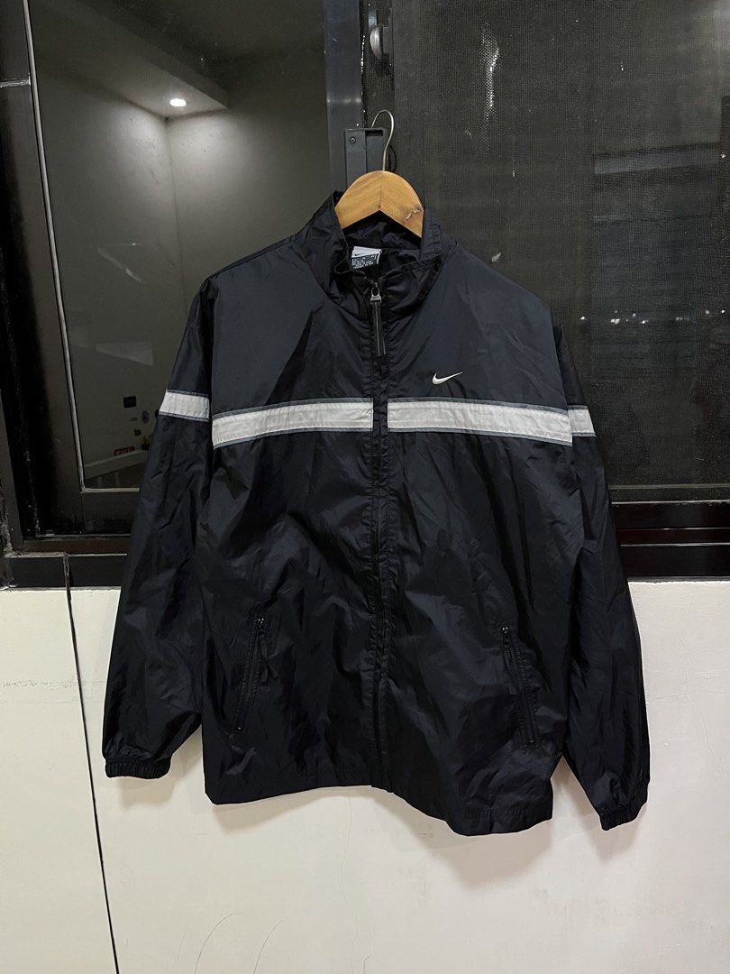vintage nike windbreaker (Category: Coats, Jackets and Outerwear) located in Manila. Submitted by thrift2jerusalem.202 (Listing ID 1470848690, Image 1). Description: .