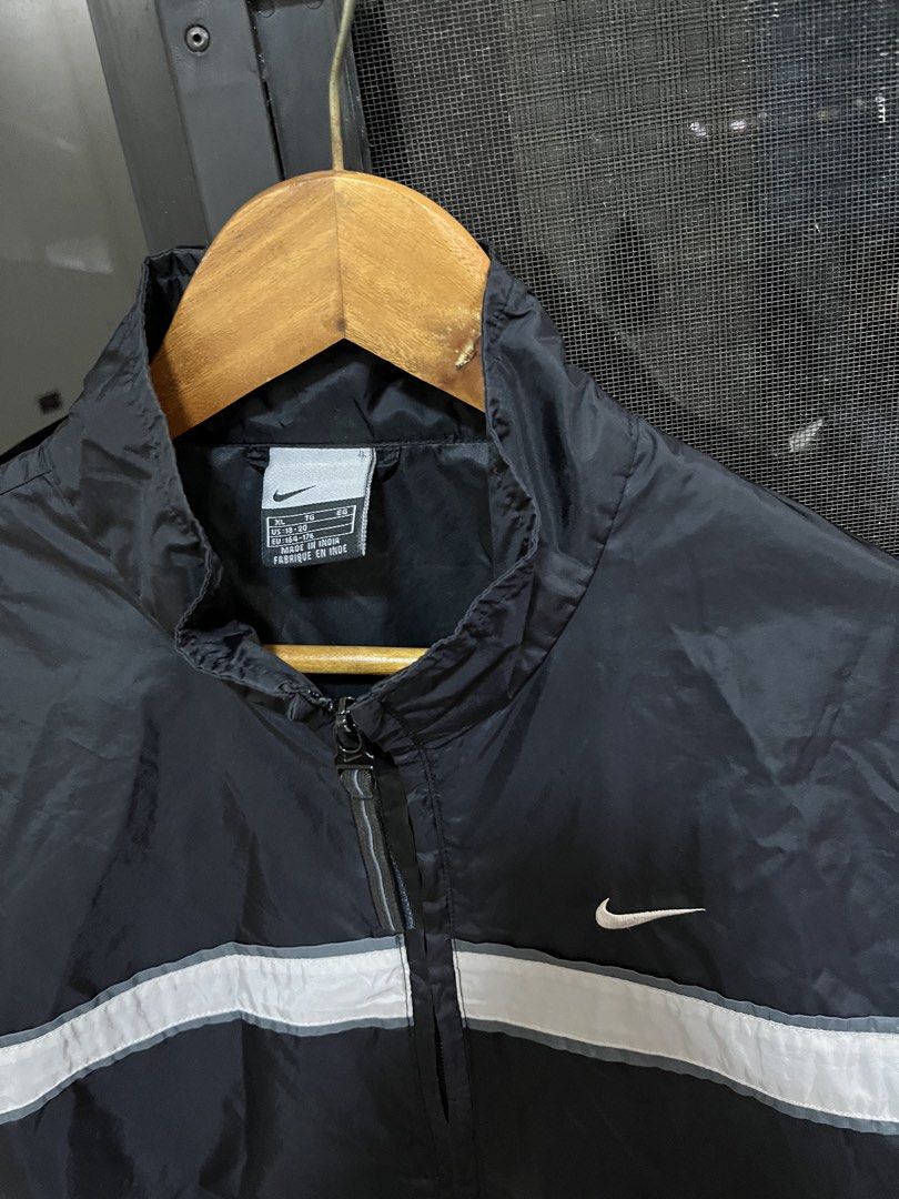 vintage nike windbreaker (Category: Coats, Jackets and Outerwear) located in Manila. Submitted by thrift2jerusalem.202 (Listing ID 1470848690, Image 3). Description: .
