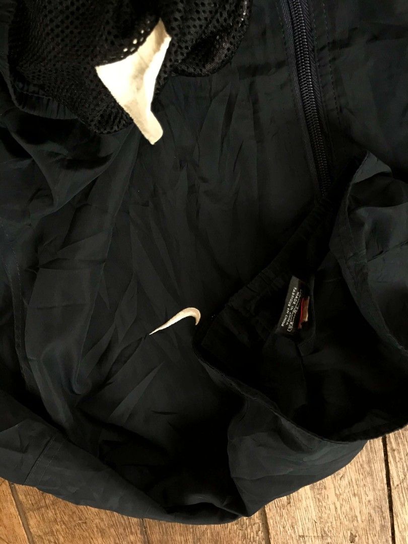 Vintage Nike Windbreaker 💥 (Category: Coats, Jackets and Outerwear) located in Batangas. Submitted by adoboqt (Listing ID 1470771042, Image 2). Description: .