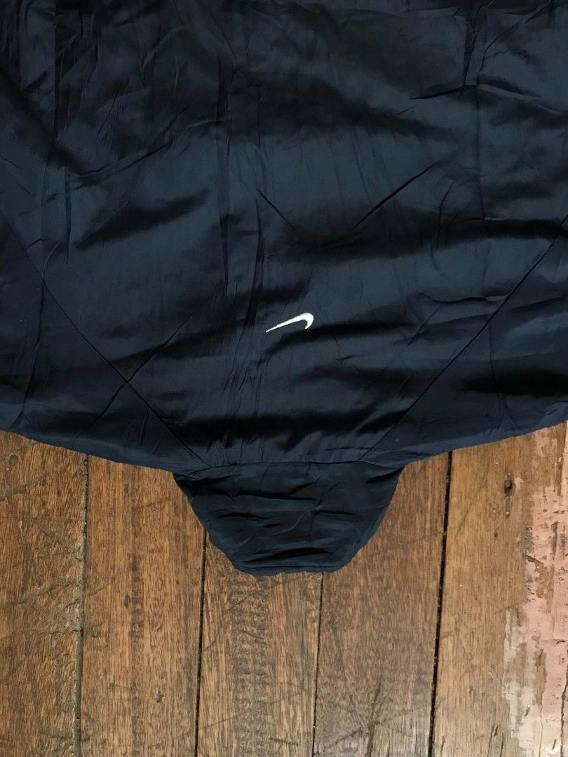 Vintage Nike Windbreaker 💥 (Category: Coats, Jackets and Outerwear) located in Batangas. Submitted by adoboqt (Listing ID 1470771152, Image 2). Description: .