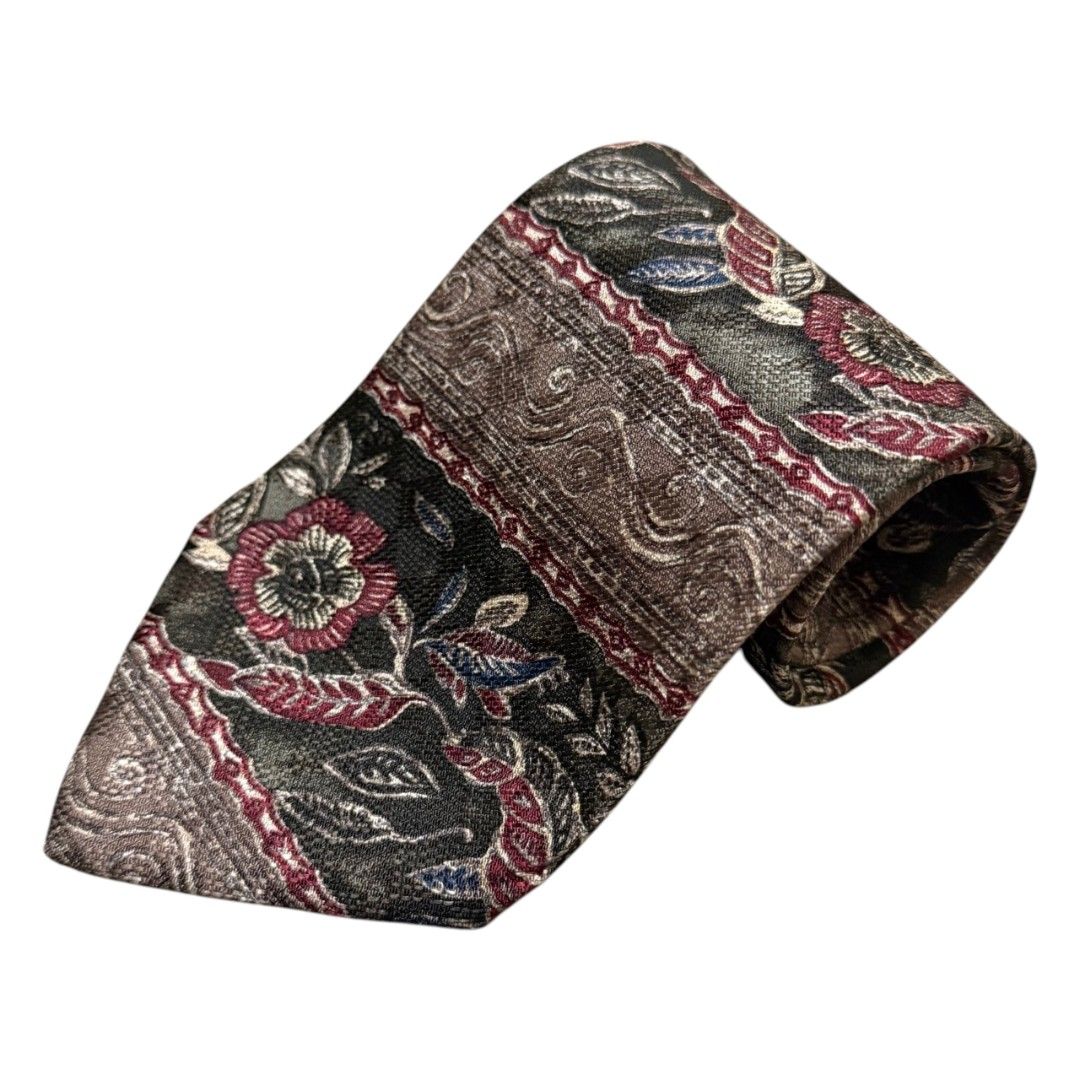 VINTAGE PIERRE CARDIN SILK NECKTIE (Category: Ties) located in Dinalupihan. Submitted by aizzeestuffs (Listing ID 1470818766, Image 1). Description: Color may vary due to lighting. Pm for more Details. Old Money Luxury Designer..