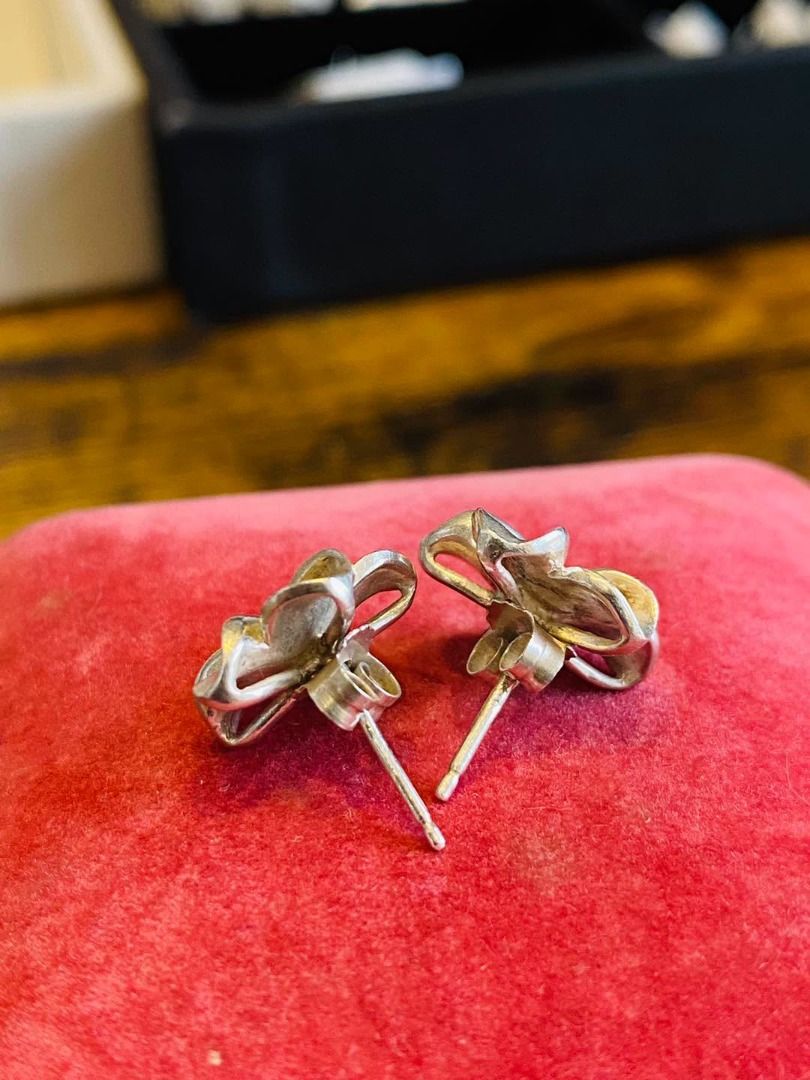 VINTAGE PLUMERIA FLOWER EARRINGS (Category: Earrings) located in Baguio. Submitted by asna_taku (Listing ID 1470820034, Image 3). Description: 🌸✨ VINTAGE PLUMERIA FLOWER EARRINGS ✨🌸 A lovely pair of floral treasures inspired by the delicate beauty of blooming plumeria flowers! 🤍 Beautifully crafted with gracefully curved silver petals and sparkling stones at the center, these vintage earrings showcase a charming three-dimensional floral design