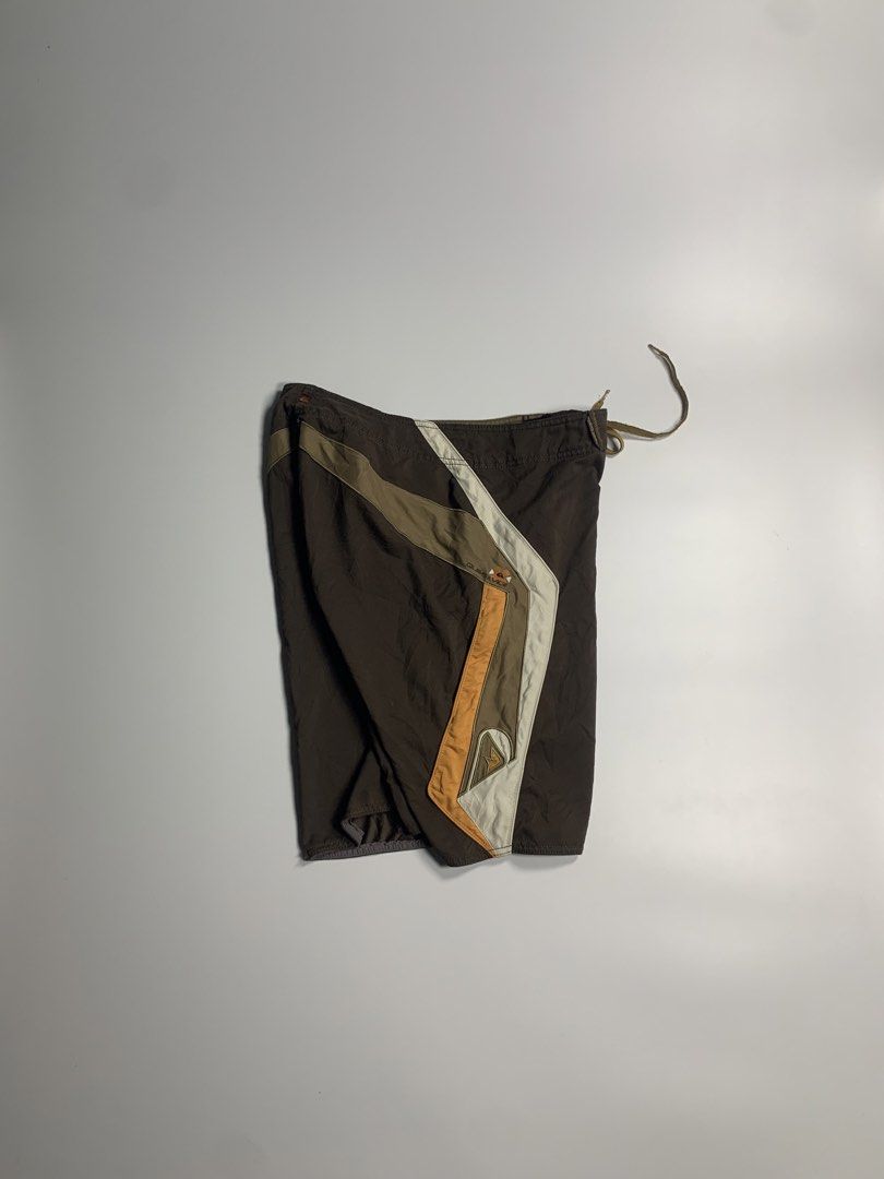 VINTAGE QUICK SILVER BOARD SHORTS (Category: Shorts) located in Dinalupihan. Submitted by bigboythrift7 (Listing ID 1470897522, Image 2). Description: VINTAGE QUICK SILVER SIZE : 32 DIMES :34x22 OPEN HOLE : 12 NO MAJOR ISSUE GOOD CONDITION ₱2,500+SHIPPING LOCATION DINALUPIHAN BATAAN .