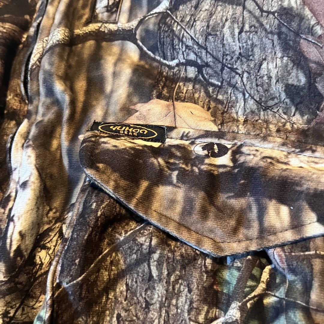 VINTAGE REAL TREE MOSSY OAK REVERSIBLE JACKET W/BALACLAVA (Category: Coats, Jackets and Outerwear) located in Binangonan. Submitted by nhogsmapula-24860 (Listing ID 1470808645, Image 2). Description: VINTAGE REAL TREE MOSSY OAK REVERSIBLE JACKET W/BALACLAVA HEAVY CLOTHES SIZE XXL .