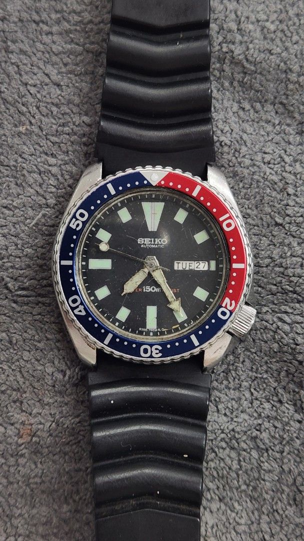 Vintage Seiko divers 6309-729A (Category: Men's Watches) located in Pasay City. Submitted by cristerdaniel (Listing ID 1470751145, Image 2). Description: - Model: Vintage Seiko Automatic Diver (Ref. 6309-729A) - Bezel: Classic Pepsi bezel (blue and red) - Dial: Black dial with day and date display at 3 o'clock; minor wear with aged patina on hands - Case: Stainless steel cushion case with screw-down crown - Strap: Black rubber wave strap with met