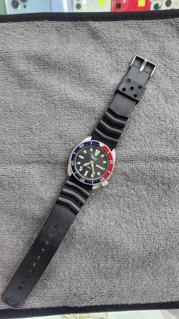 Vintage Seiko divers 6309-729A (Category: Men's Watches) located in Pasay City. Submitted by cristerdaniel (Listing ID 1470751145, Image 1). Description: - Model: Vintage Seiko Automatic Diver (Ref. 6309-729A) - Bezel: Classic Pepsi bezel (blue and red) - Dial: Black dial with day and date display at 3 o'clock; minor wear with aged patina on hands - Case: Stainless steel cushion case with screw-down crown - Strap: Black rubber wave strap with met