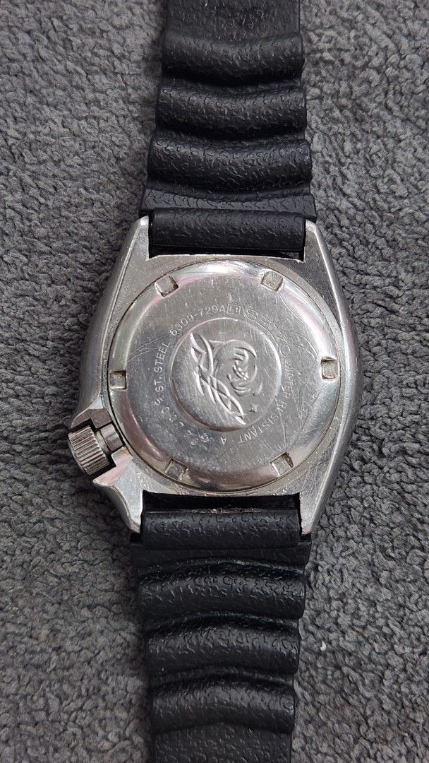 Vintage Seiko divers 6309-729A (Category: Men's Watches) located in Pasay City. Submitted by cristerdaniel (Listing ID 1470751145, Image 3). Description: - Model: Vintage Seiko Automatic Diver (Ref. 6309-729A) - Bezel: Classic Pepsi bezel (blue and red) - Dial: Black dial with day and date display at 3 o'clock; minor wear with aged patina on hands - Case: Stainless steel cushion case with screw-down crown - Strap: Black rubber wave strap with met