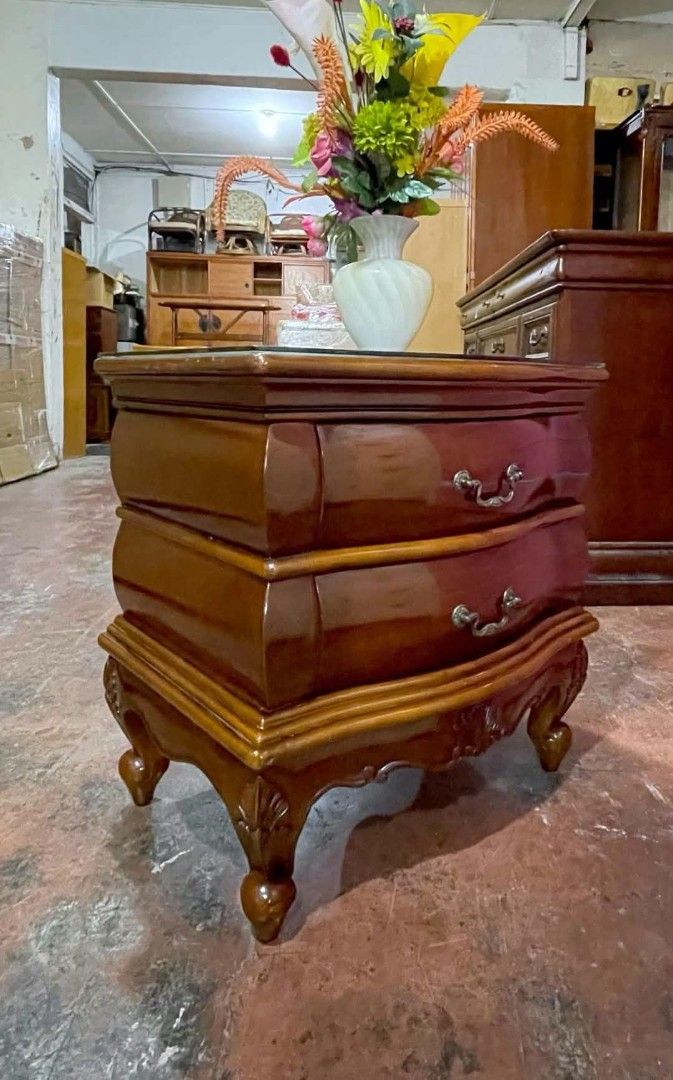 Vintage Side Table Drawer Nightstand (Category: Tables & Sets) located in Quezon City. Submitted by dannikkishoppe2 (Listing ID 1470849134, Image 3). Description: Vintage Side Table Drawer Nightstand‼️₱5800‼️ Elegant design with a glossy wooden finish and beautiful carved legs. Perfect for your bedroom or living room! 📏 Size: 22.5” H × 21.5” L × 16.5” W Please manage your expectations as there might be minimal flaws. Color may vary due to lighti