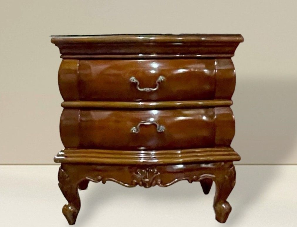 Vintage Side Table Drawer Nightstand (Category: Tables & Sets) located in Quezon City. Submitted by dannikkishoppe2 (Listing ID 1470849134, Image 1). Description: Vintage Side Table Drawer Nightstand‼️₱5800‼️ Elegant design with a glossy wooden finish and beautiful carved legs. Perfect for your bedroom or living room! 📏 Size: 22.5” H × 21.5” L × 16.5” W Please manage your expectations as there might be minimal flaws. Color may vary due to lighti