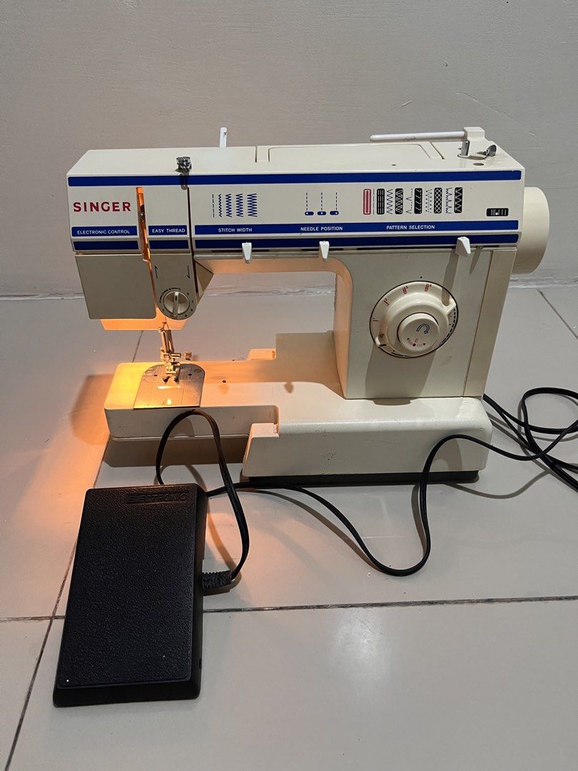Vintage Singer Electronic Sewing Machine (Working 110v) (Category: Vintage Collectibles) located in Cavite. Submitted by pesobill (Listing ID 1470928624, Image 1). Description: Working 110v Naic Location PickUp/Lalamove.