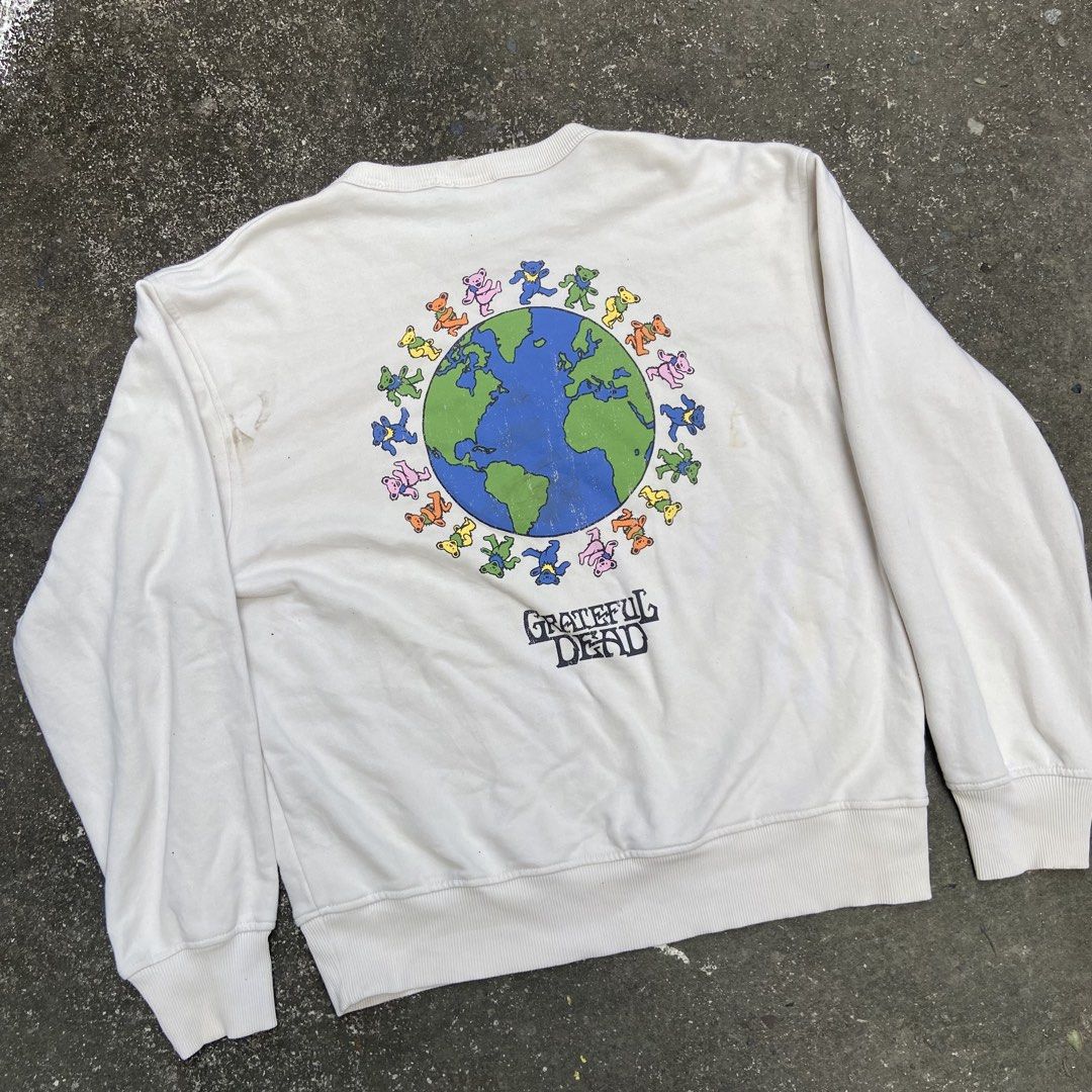 Vintage Style Grateful Dead Crewneck Sweater (Category: Coats, Jackets and Outerwear) located in Angeles City. Submitted by eriellynngotvintage (Listing ID 1470837281, Image 2). Description: 24x27 Fits Boxy L-XL Good Condition, needs wash ulit. See photo for details 380 Angeles City Pampanga.