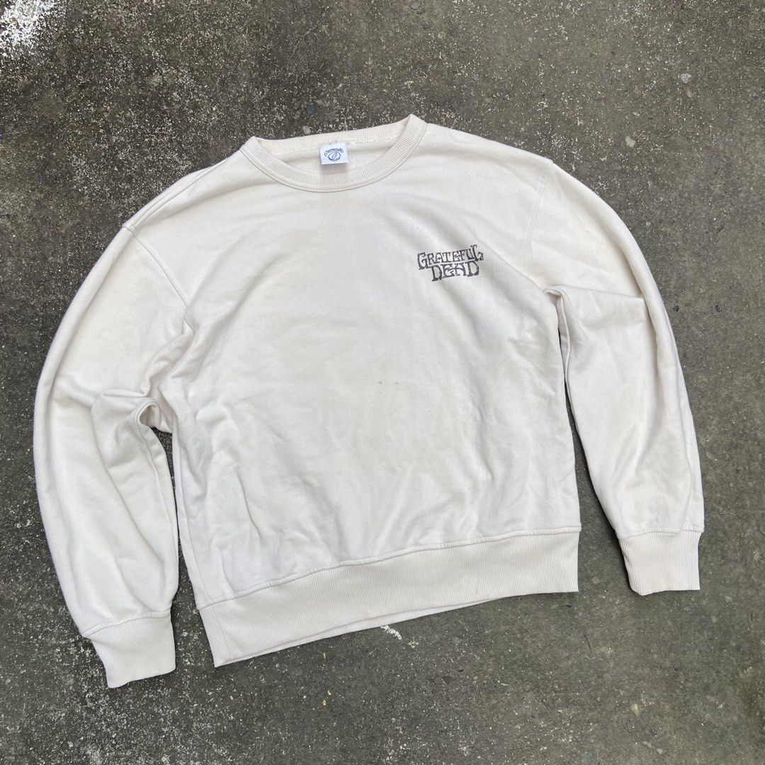 Vintage Style Grateful Dead Crewneck Sweater (Category: Coats, Jackets and Outerwear) located in Angeles City. Submitted by eriellynngotvintage (Listing ID 1470837281, Image 1). Description: 24x27 Fits Boxy L-XL Good Condition, needs wash ulit. See photo for details 380 Angeles City Pampanga.