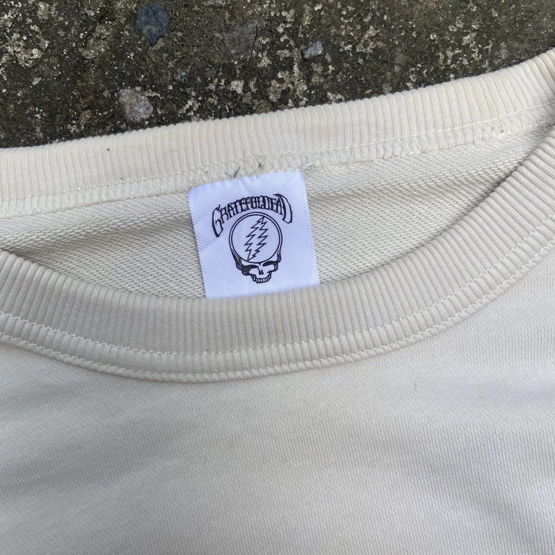 Vintage Style Grateful Dead Crewneck Sweater (Category: Coats, Jackets and Outerwear) located in Angeles City. Submitted by eriellynngotvintage (Listing ID 1470837281, Image 3). Description: 24x27 Fits Boxy L-XL Good Condition, needs wash ulit. See photo for details 380 Angeles City Pampanga.