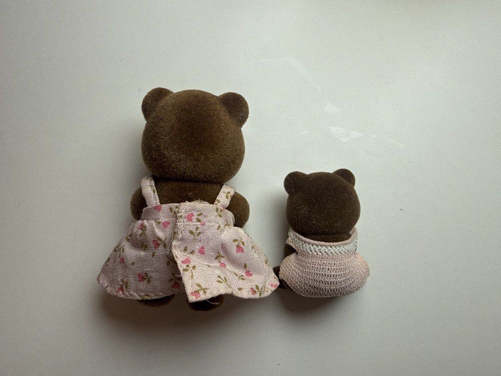 Vintage Sylvanian Families (Category: Figurines & Statues) located in Quezon City. Submitted by tripletales (Listing ID 1470844254, Image 2). Description: Vintage discontinued Sylvanian Families Tomy RFS: Need money for Japan 😭.