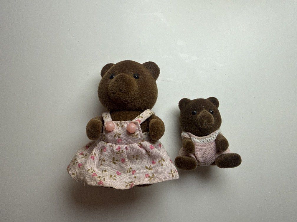 Vintage Sylvanian Families (Category: Figurines & Statues) located in Quezon City. Submitted by tripletales (Listing ID 1470844254, Image 1). Description: Vintage discontinued Sylvanian Families Tomy RFS: Need money for Japan 😭.
