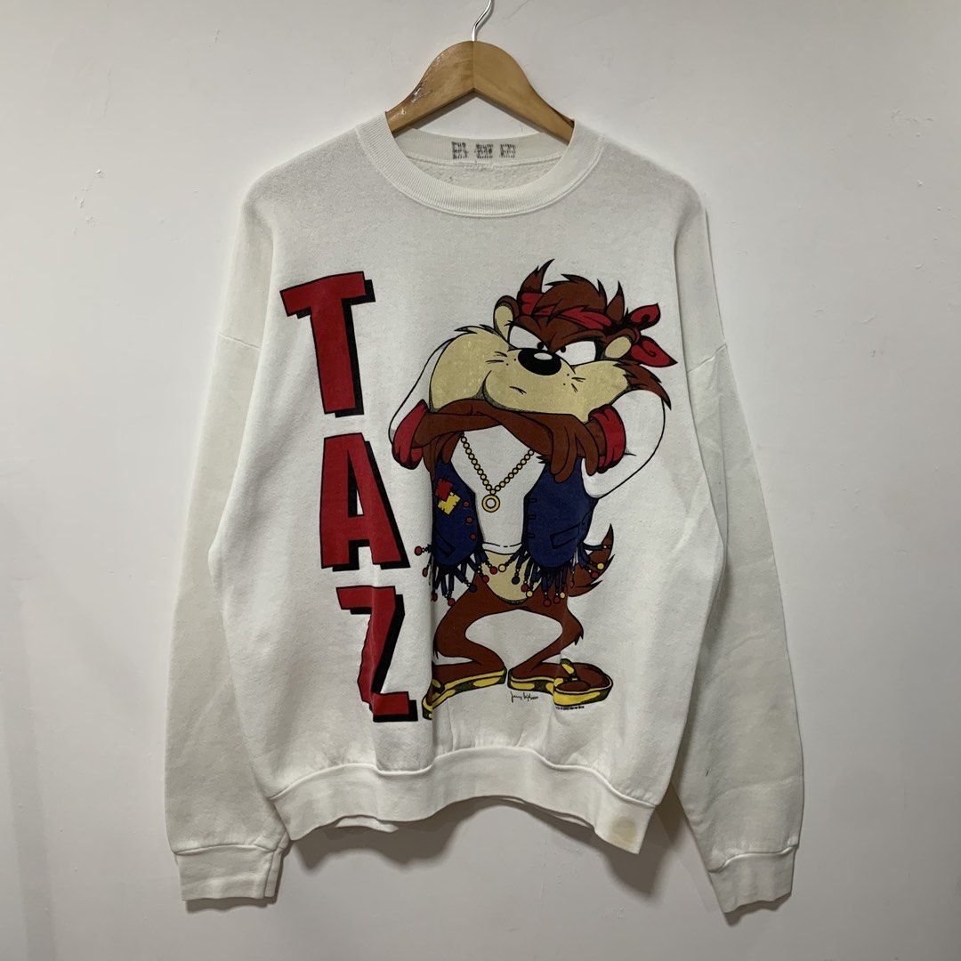 Vintage taz 1993 (Category: Hoodies) located in Cavite. Submitted by yobubsss (Listing ID 1470916065, Image 1). Description: Size XL 25w 28L Good condition Issue yellow stain see last pic (washable).