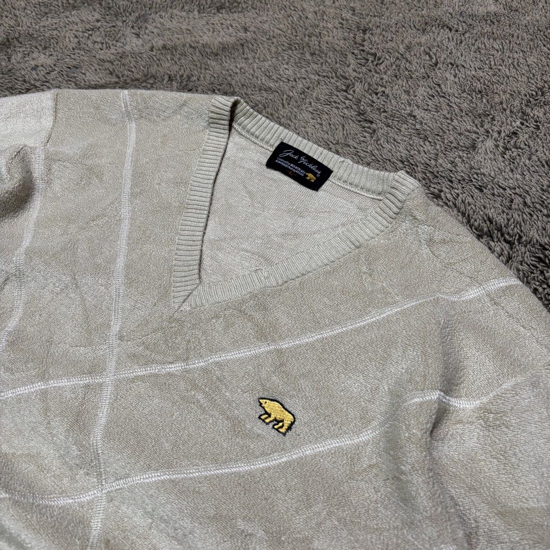 Vintage v.neck Crewneck (Category: Coats, Jackets and Outerwear) located in La Trinidad. Submitted by lygin (Listing ID 1470826014, Image 3). Description: Price : 80 Pesos Brand : Jack Nicklaus Type : Vintage V.Neck Crewneck Size: Large Width : 24” Length : 27” Condition : Excellent Color rate : 10/10 PS : Similar design and logo placement sa ralph lauren - Color May Vary Due To Lightings.