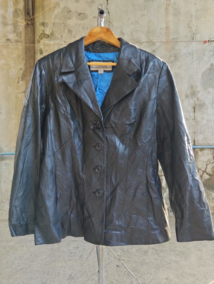 Vintage Wilsons Leather Maxima Jacket Blue Lining Accent (Category: Coats, Jackets and Outerwear) located in Malolos. Submitted by rthrift2026 (Listing ID 1470750258, Image 1). Description: Wilsons Leather Maxima Jacket (Vintage) Size: XL Color: Black with vibrant blue lining Material: Genuine Leather Note: May konting bakbak na sa ilang bahagi due to age (vintage item, see photos for flaws).