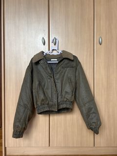 (Category: ) located in . Submitted by tomboychic.wardrobe (Listing ID 1470751536, Image 1). Description: .