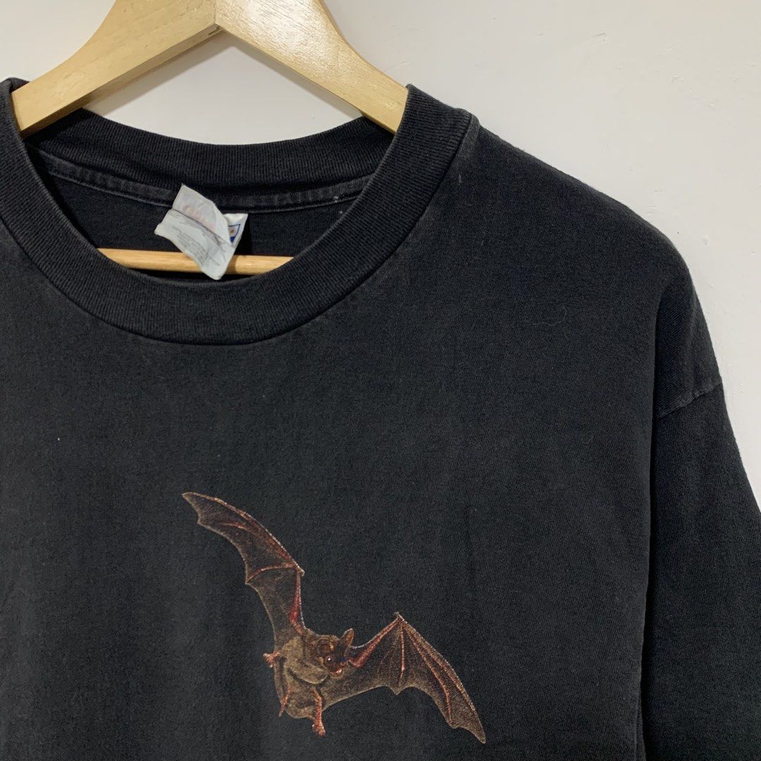 Vintge graphic tee (Category: Tshirts & Polo Shirts ) located in Cavite. Submitted by yobubsss (Listing ID 1470898279, Image 3). Description: Size Large 22w 30L Good condition No issue.