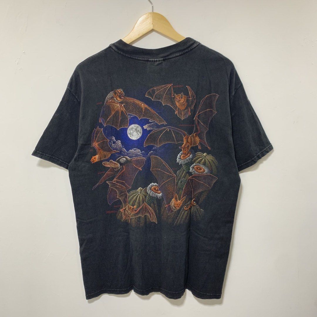 Vintge graphic tee (Category: Tshirts & Polo Shirts ) located in Cavite. Submitted by yobubsss (Listing ID 1470898279, Image 1). Description: Size Large 22w 30L Good condition No issue.