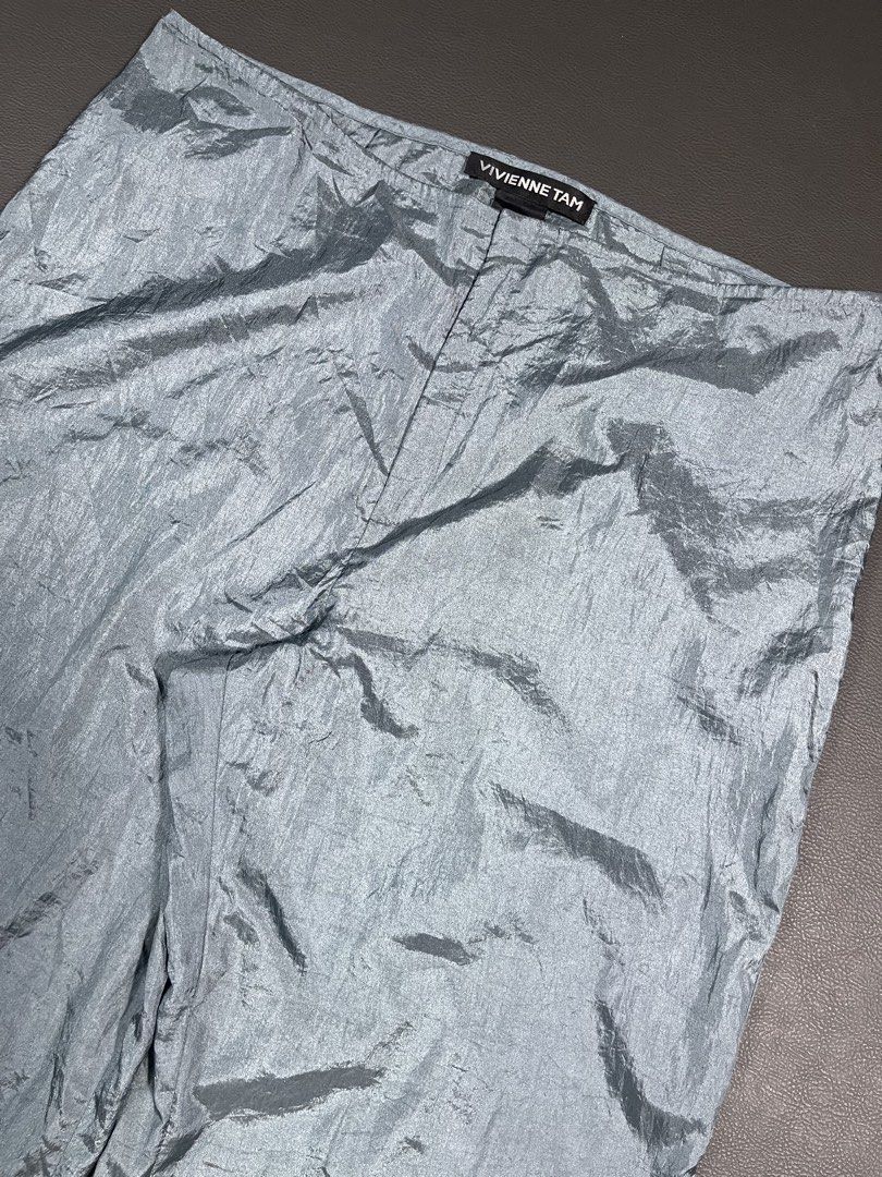 Vivienne Tam Textured Nylon Trousers (Category: Jeans) located in Caloocan City. Submitted by dapreluv (Listing ID 1470896141, Image 2). Description: Vivienne Tam Textured Nylon Trousers Width: 30” Front Rise: 10” Thigh: 10.5” Knee: 10” Inseam: 29.5” Leg opening: 10.5” Length: 39”.