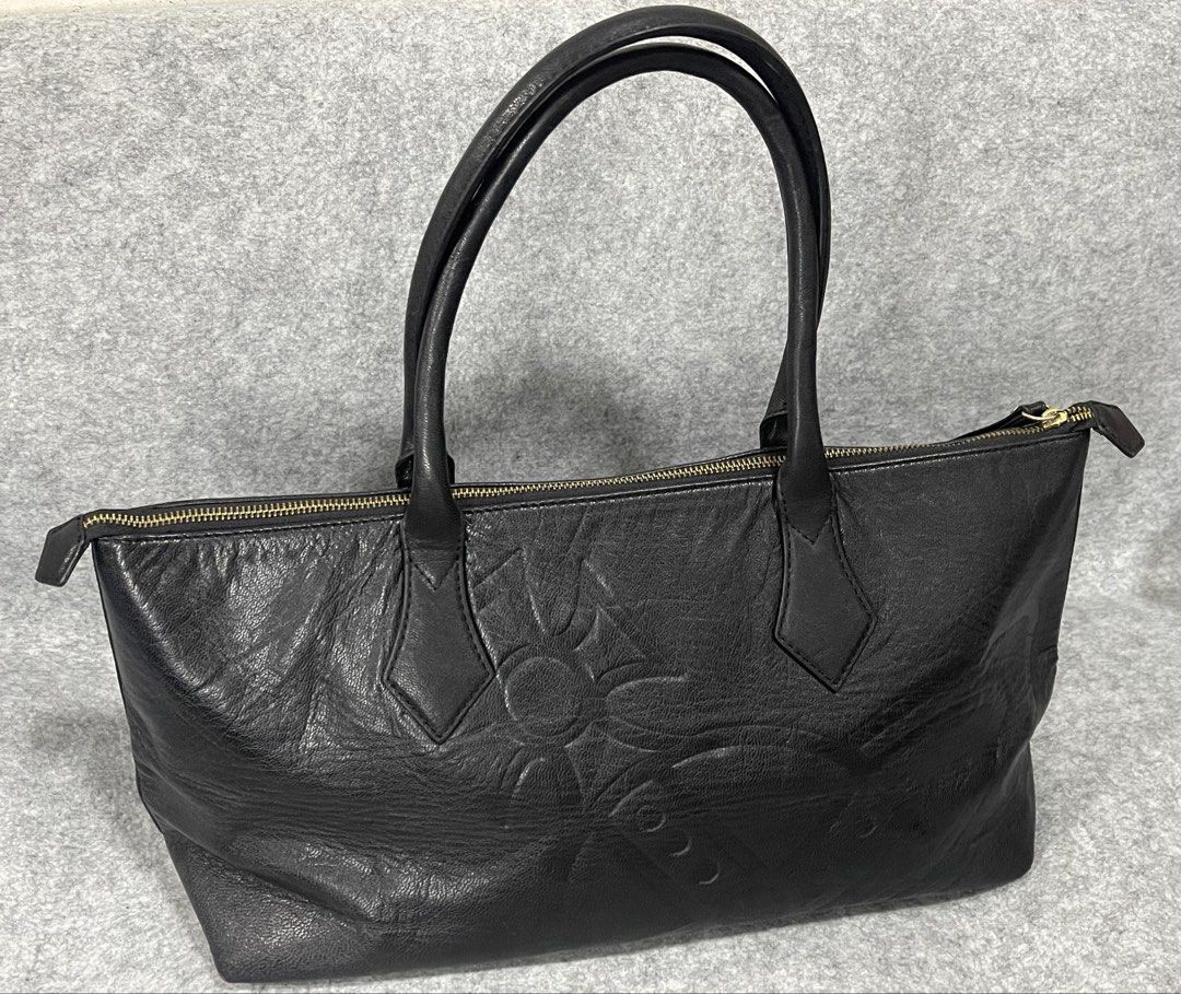 vivienne westwood (Category: Tote Bags) located in Calamba. Submitted by thriftingoverload (Listing ID 1470830704, Image 1). Description: plus shipping fee.