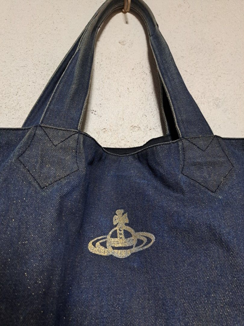 Vivienne Westwood Tote Bag (Category: Luxury Bags & Wallets) located in Dumaguete. Submitted by jayarbajad49160 (Listing ID 1470763599, Image 2). Description: Vivienne West Tote Bag Good for Psg Loc dumaguete city visayas.