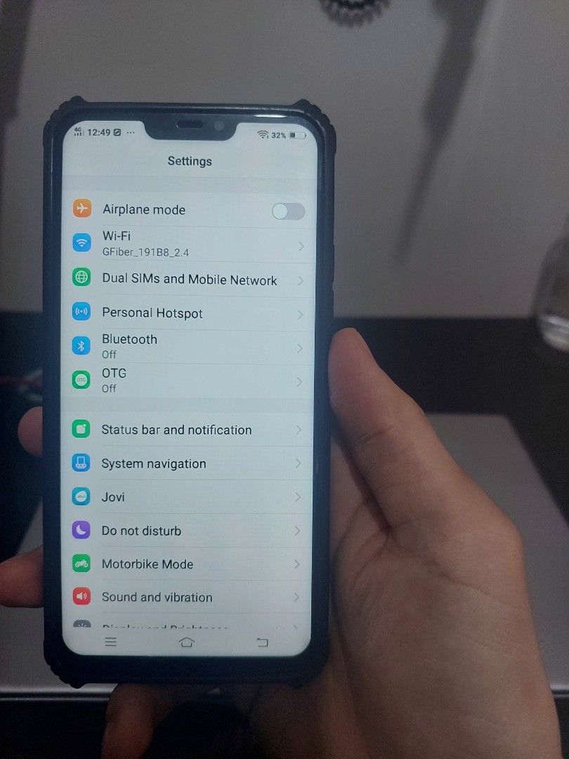 vivo v91 (Category: Vivo) located in Pasay City. Submitted by hellophilippines (Listing ID 1470747541, Image 2). Description: - Brand/Model: vivo v91 (vivo 1812) - Specs: 2GB RAM, Android 8.1.0, Quad-core processor, 32gb Memory - Condition: Good working condition with minor signs of use - Inclusion: Charger and phone case - Perfect for: Basic apps like Facebook, Messenger, TikTok, and daily communication - Location: Baclaran church. Pasay City.