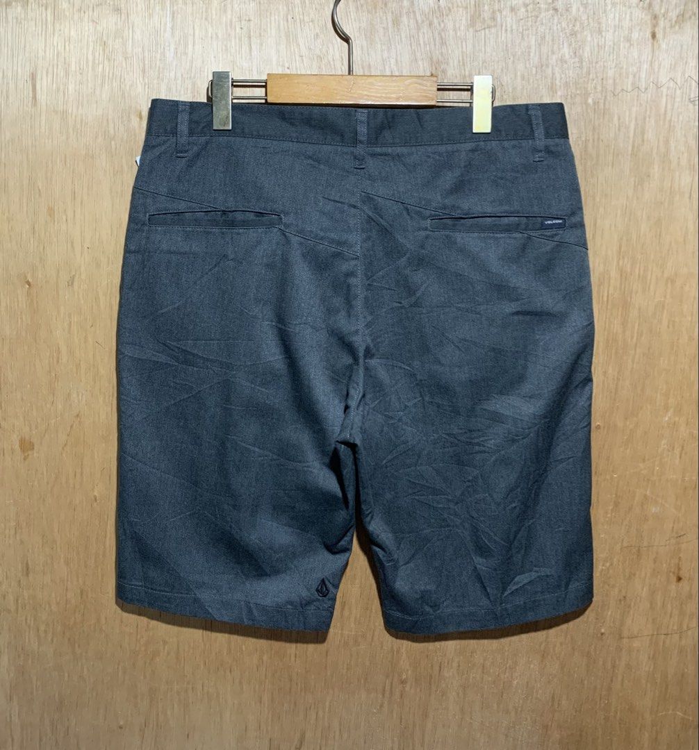 Volcom Chino Short (Category: Shorts) located in Cebu City. Submitted by handpickedxthrift (Listing ID 1470870648, Image 2). Description: Volcom Chino Short👀 Brand new condition Size 34-35w x 22L No issue Color rate 10/10 DM interested📩.
