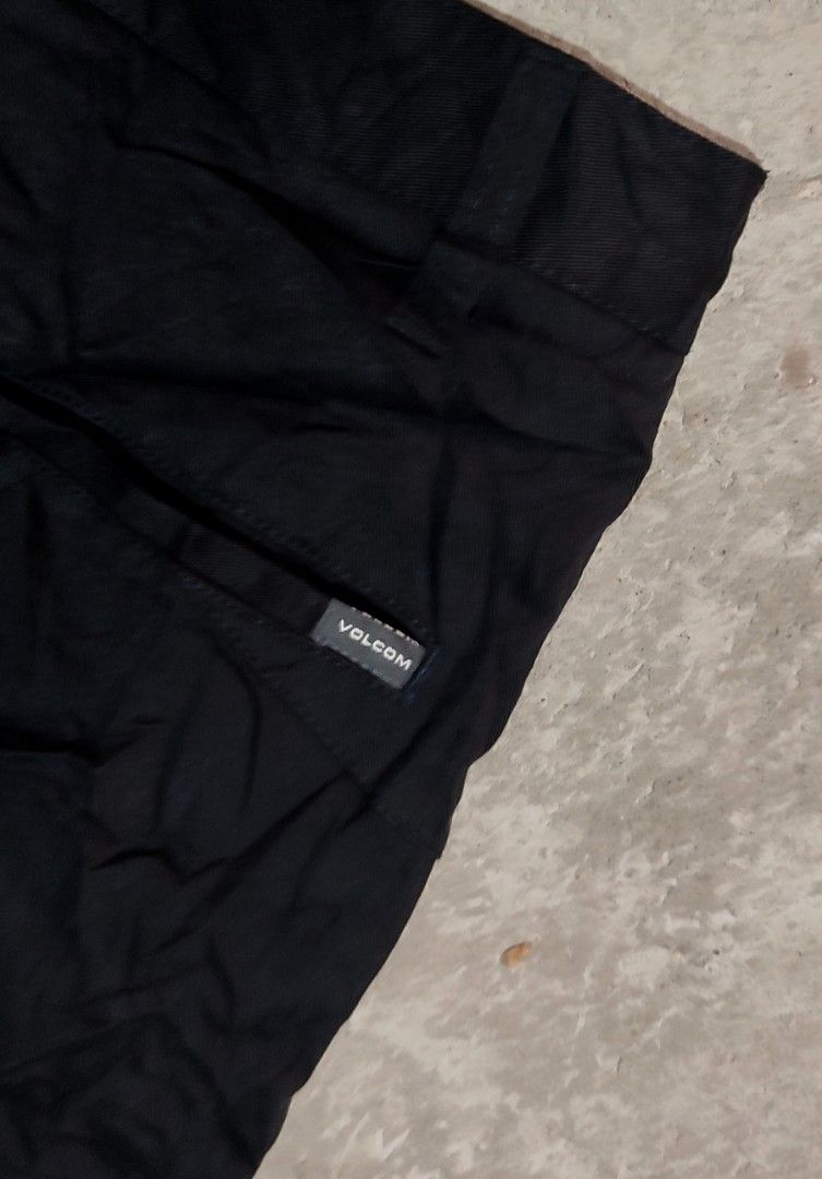 Volcom Corpo Class Chino Black Short Size 34 (Category: Chinos) located in Solano. Submitted by johnpaulsanmiguel (Listing ID 1470894178, Image 3). Description: Size 34 Like new No issues 10/10 color rate black na black pa Authentic.