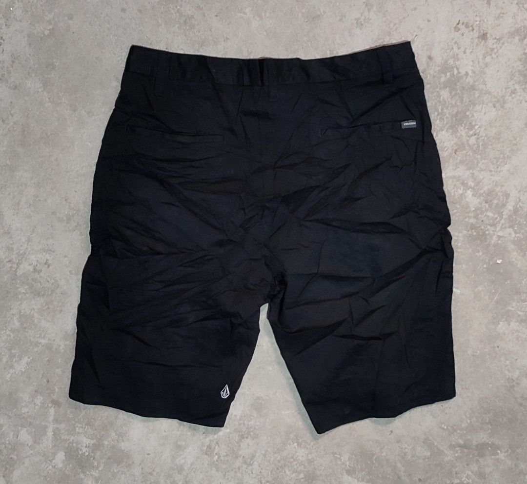 Volcom Corpo Class Chino Black Short Size 34 (Category: Chinos) located in Solano. Submitted by johnpaulsanmiguel (Listing ID 1470894178, Image 2). Description: Size 34 Like new No issues 10/10 color rate black na black pa Authentic.