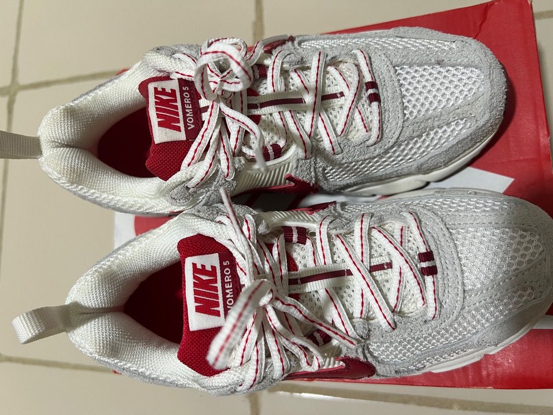 Nike Vomero 5 SE (Category: Sneakers) located in Caloocan City. Submitted by mandy.ramos (Listing ID 1470877746, Image 2). Description: Hi. Selling this Vomero 5 SE (GS) never been used so good as new siya. .
