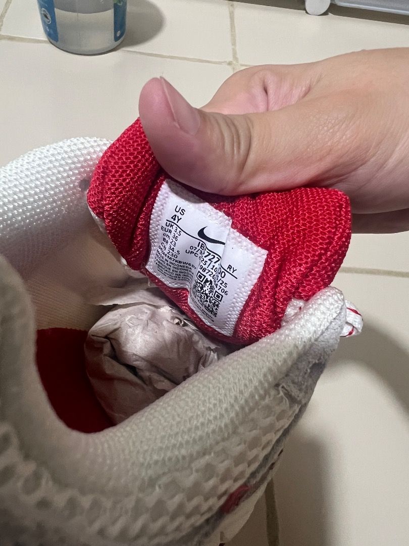 Nike Vomero 5 SE (Category: Sneakers) located in Caloocan City. Submitted by mandy.ramos (Listing ID 1470877746, Image 3). Description: Hi. Selling this Vomero 5 SE (GS) never been used so good as new siya. .