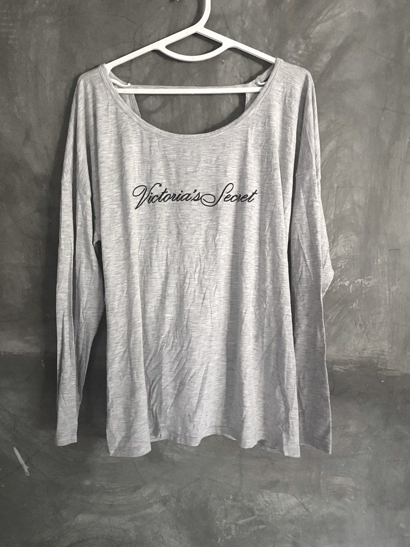 VS Long sleeves (Category: Longsleeves) located in Gamu. Submitted by preloved.29 (Listing ID 1470797247, Image 1). Description: ❤️Preloved Victorias Secret long sleeves Open back design. cotton material. WYSIWYG👀 .