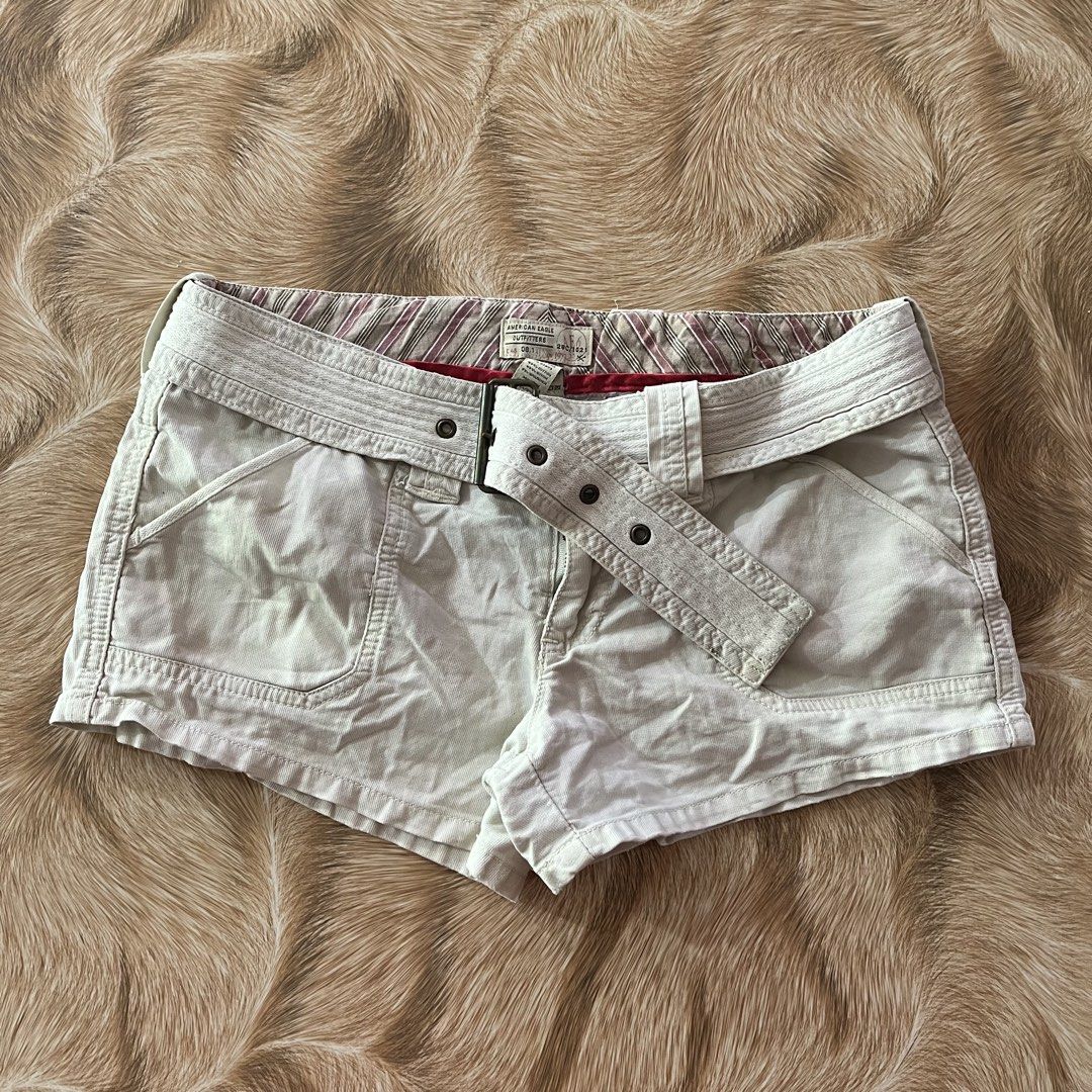 VTG 2000 American eagle belted short (Category: Shorts) located in Sipalay. Submitted by trustmeyoullbefine (Listing ID 1470756413, Image 1). Description: Size 29Waist Need wash only No flaws.