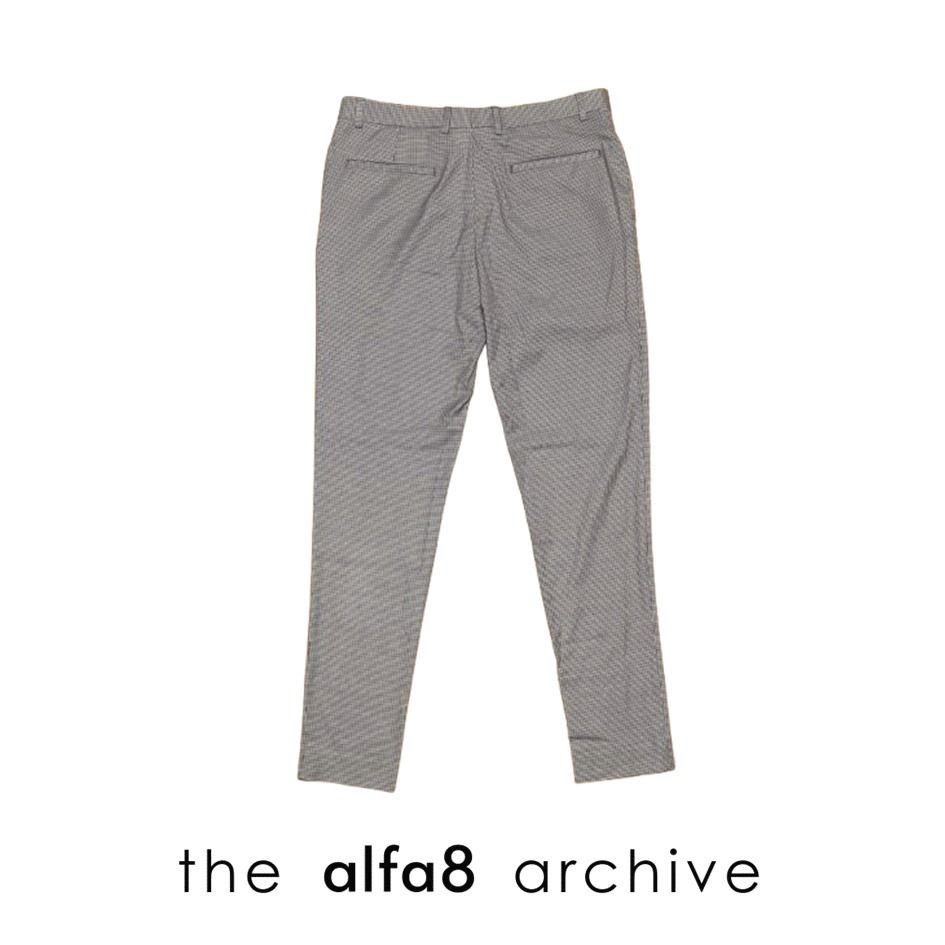 [W:31] ZARA | Houndstooth Brown Pattern Slim Fit Trousers (Category: Trousers) located in Imus. Submitted by thealfa8archive (Listing ID 1470829491, Image 2). Description: - Brand: Zara - Pattern: Classic houndstooth (Grey, Black, and Beige) - Size: EUR 40, USA 31, MEX 31 - Fit: Slim cut through the leg - Details: Standard button closure, zip fly, belt loops, striped waistband lining - Origin: Made in Egypt.