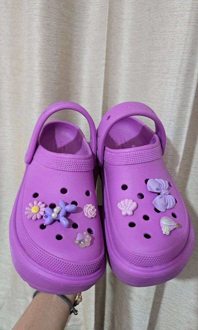 W7 original crocs for women (Category: Wedges) located in Quezon City. Submitted by kimlynandaya (Listing ID 1470815351, Image 2). Description: .