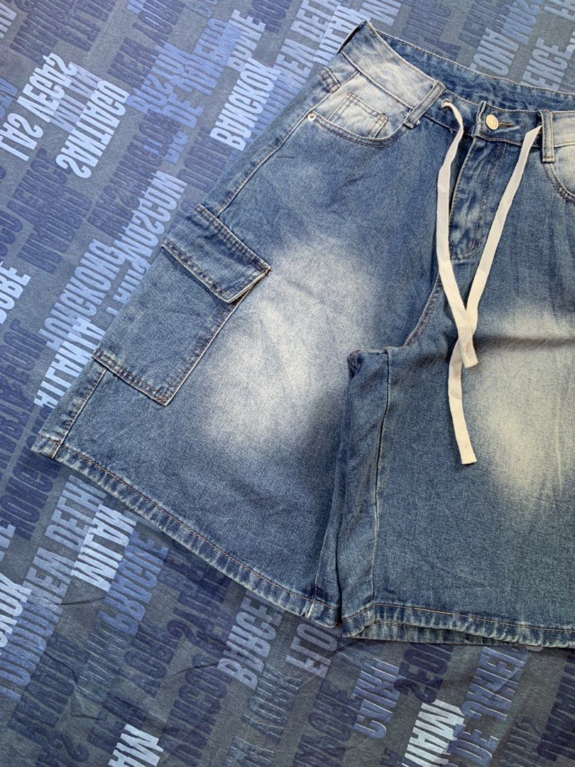 WASH BLUE 6 POCKET CARGO SHORT (Category: Shorts) located in Sapian. Submitted by luxethrift_ (Listing ID 1470894104, Image 3). Description: W-28 T-14 L-23 H-14.