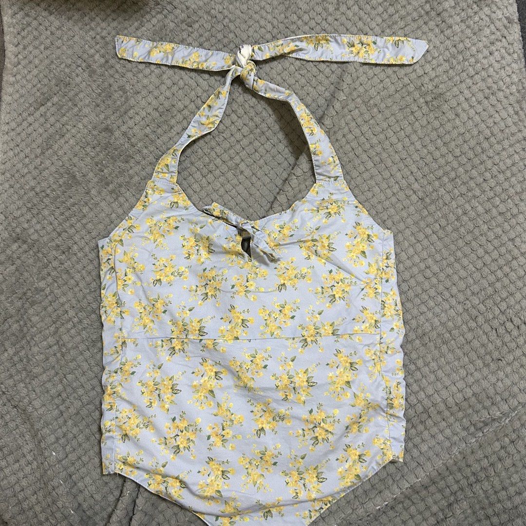 Wear Versa Reversible Halter Top (Category: Sleeveless) located in San Juan City. Submitted by e_declutters2019 (Listing ID 1470787455, Image 1). Description: •10/10 condition • measurements posted • size small.